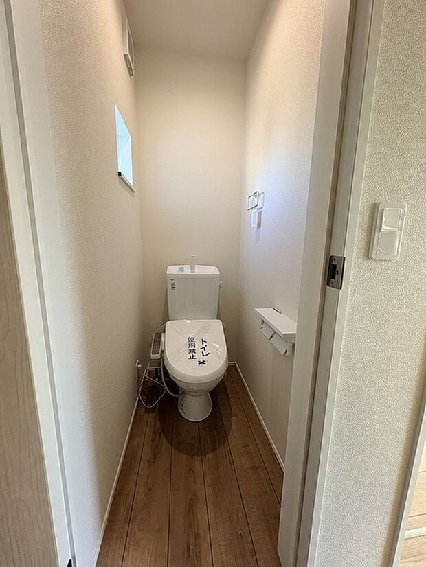 トイレにはウォシュレット機能を標準装備。