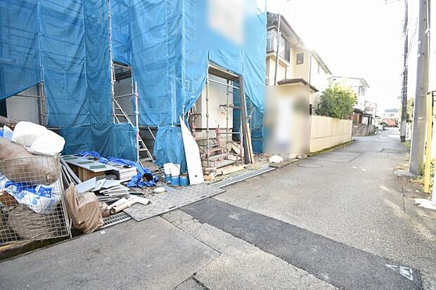 周辺は住宅が建ち並ぶ閑静な住宅街です。 