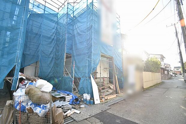 現在建物を建築中です、建築中の物件については現地確認の他、同施工会社の完成施工例のご案内、担当者のプレゼンテーションにてご検討ください。適切なご検討の方法をご説明させて頂きます。 