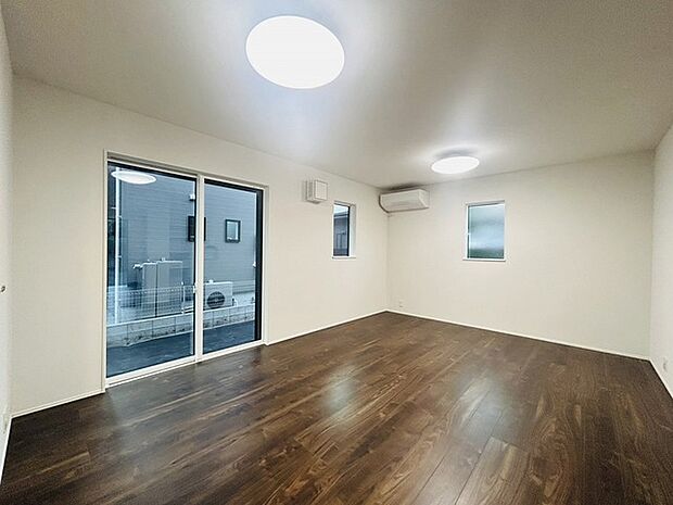 家族みんなが集まるリビング。広さを重視した家族全員が集まれるリビングは、住む上で大事な空間になります。 