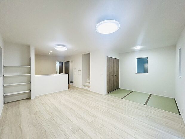 家族の集まるリビングは気持ちの良い自然光が差し込む団欒空間。室内のご見学予約も随時、受付中ですのでお気軽にお問合せください。 