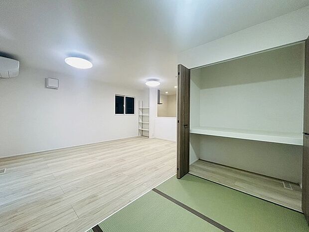 各所に効率的に配置された収納スペースがあり、日常のモノをすっきりと収納できます。 