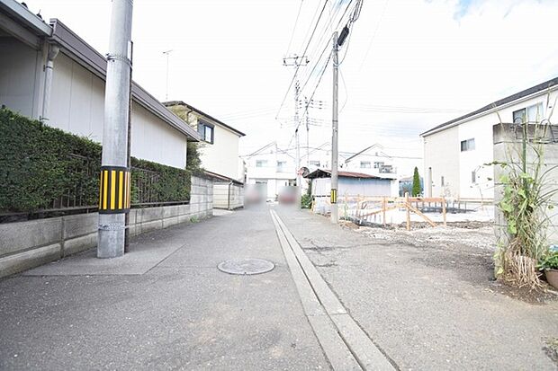 周辺は住宅が建ち並ぶ閑静な住宅街です。 