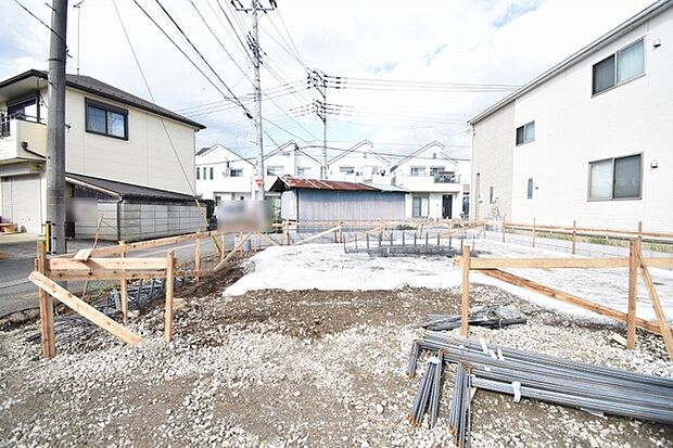 現在建物を建築中です、建築中の物件については現地確認の他、同施工会社の完成施工例のご案内、担当者のプレゼンテーションにてご検討ください。適切なご検討の方法をご説明させて頂きます。