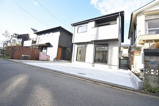 現地のご見学予約もスタートしました。周辺で売りに出ている物件も沢山御座います。まとめてご見学ができますのでお気軽にお申しつけください。