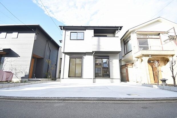 建物が完成しましたので室内のご見学予約スタート。当日のご見学予約も大歓迎です。お気軽にご連絡ください。他にもインターネットに掲載していない情報も沢山ありますので、比較で併せてご見学ができます。