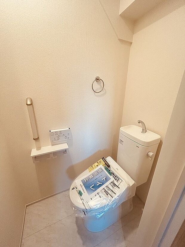 トイレにはウォシュレット機能を標準装備。 