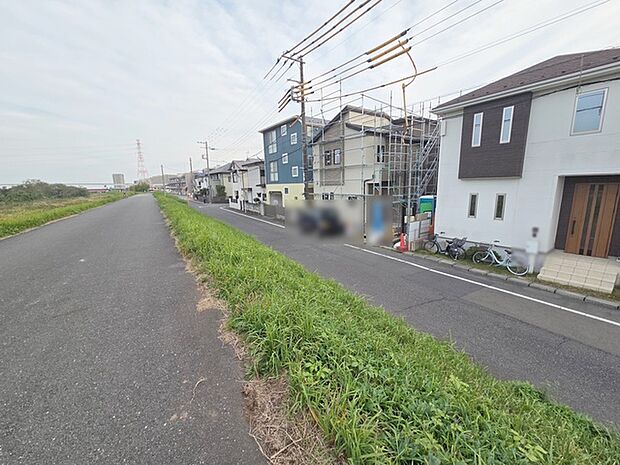 周辺は住宅が建ち並ぶ閑静な住宅街です。 