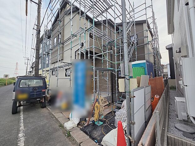 現在建物を建築中です、建築中の物件については現地確認の他、同施工会社の完成施工例のご案内、担当者のプレゼンテーションにてご検討ください。適切なご検討の方法をご説明させて頂きます。 