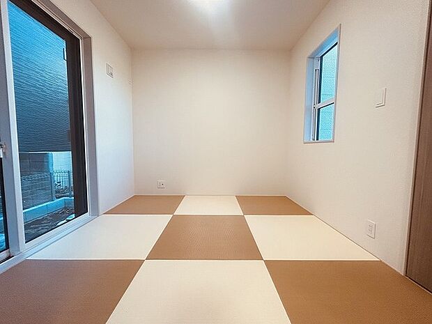 畳の香りと柔らかな光がリラックスした空間を作ります。 