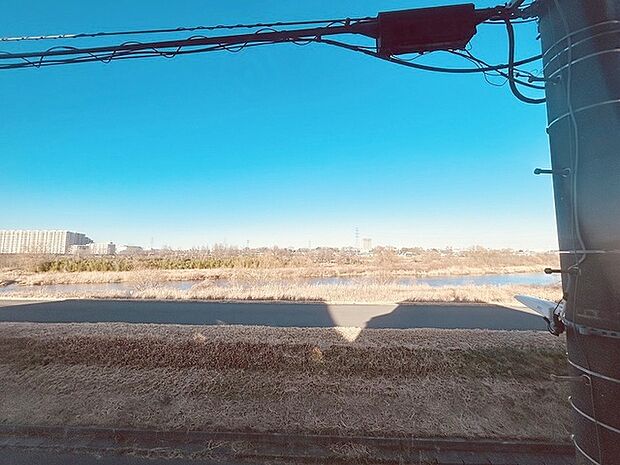 窓からの眺望です。実際に現地で眺望もご確認ください。 