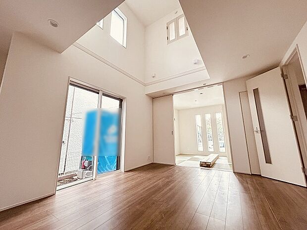 家族が一番集まる場所だから広々としつつも素敵な空間であって欲しい。みんながくつろぐリビングからキッチンまでが一つの空間のように繋がる間取り。 