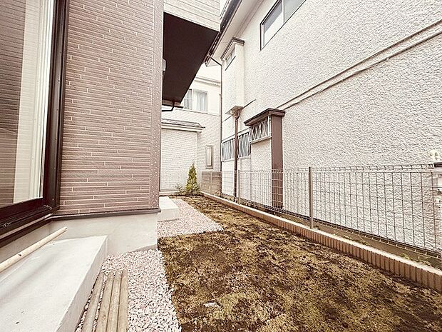 窓からの眺望です。実際に現地で眺望もご確認ください。