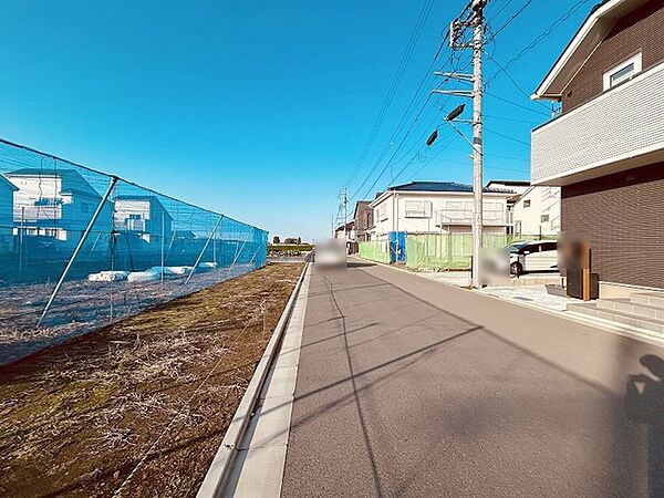 安心して暮らすことのできる住宅街。　住宅地の道路は一般に交通量が少なく車などの騒音が少ないため、住民にとって静かな生活環境が提供されます。
