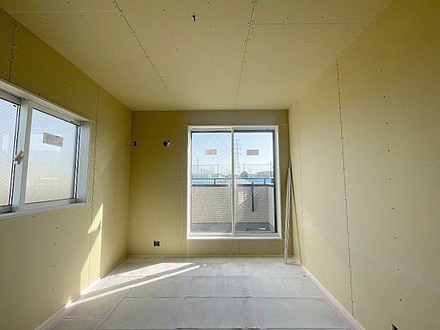 スマートなデザインと賢い収納が生活を快適にします。広々とした雰囲気を演出する工夫が施され、生活空間の魅力を引き出します。