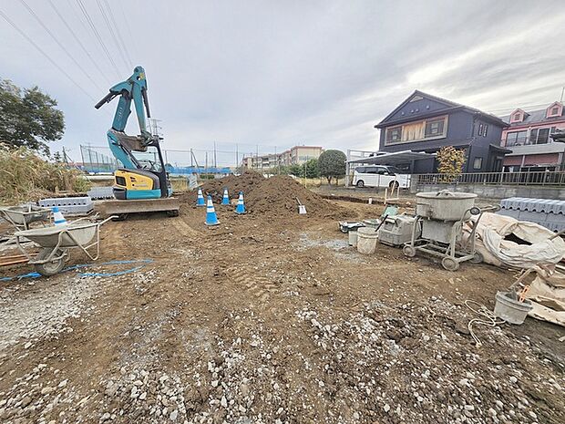 現在建物を建築中です、建築中の物件については現地確認の他、同施工会社の完成施工例のご案内、担当者のプレゼンテーションにてご検討ください。適切なご検討の方法をご説明させて頂きます。