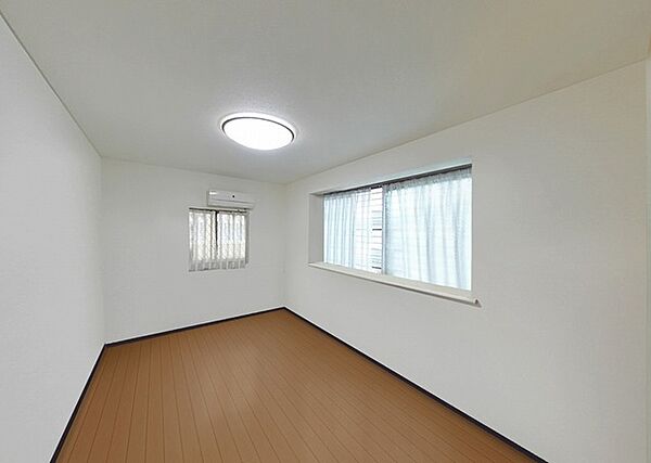 【写真の一部は空室を想定したＣＧ画像】実際に室内をご見学頂くと生活のイメージが広がると思います。家具を置いたイメージや窓からの景色など。