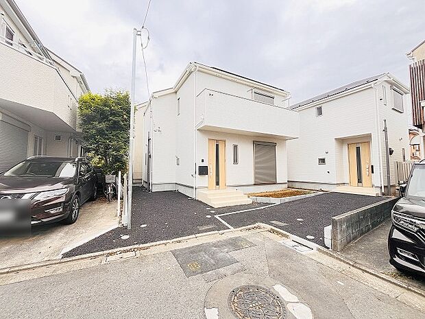 周辺のエリアで他にも沢山売りに出ている物件があります。インターネット掲載前の情報などもありますのでお気軽にお問合せください。まとめてご見学できます。 