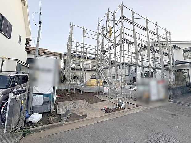 現在建物を建築中です、建築中の物件については現地確認の他、同施工会社の完成施工例のご案内、担当者のプレゼンテーションにてご検討ください。適切なご検討の方法をご説明させて頂きます。 