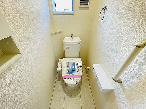 トイレにはウォシュレット機能を標準装備。