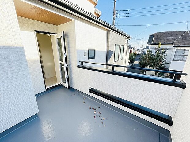 季節の変化や天気の良い日には、バルコニーでの時間が心地よく、気分をリフレッシュさせることができます。