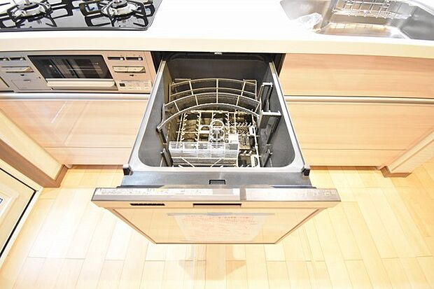 毎日の家事をサポートしてくれる食洗器も標準に装備。ちょっと嬉しい設備です 