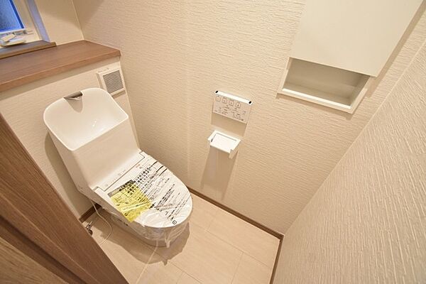 トイレにはウォシュレット機能を標準装備。