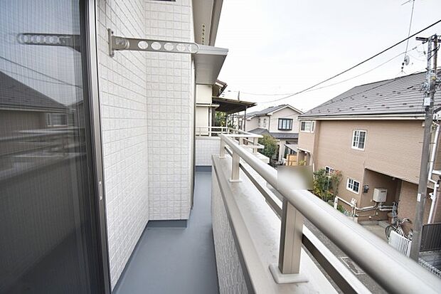 季節の変化や天気の良い日には、バルコニーでの時間が心地よく、気分をリフレッシュさせることができます。