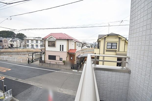 窓からの眺望です。実際に現地で眺望もご確認ください。