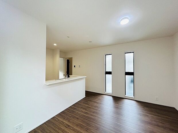 家族が食事するダイニングスペースをキッチンから見渡せる設計に。お料理をしながら家族とのコミュニケーションが増えそうな予感。 