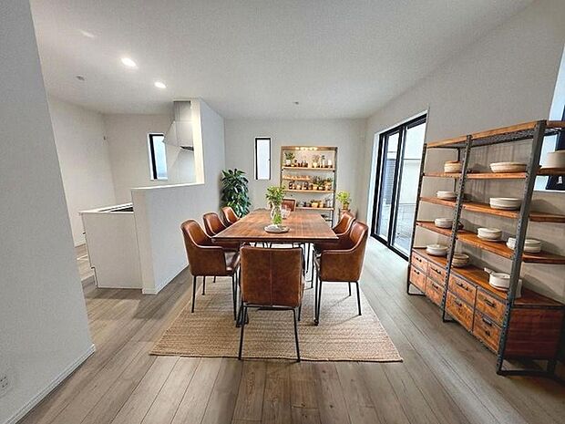 本画像はCGで作成しており、実際に現地に家具は置かれておりません。また、価格に家具は含まれておりません。