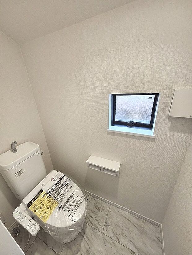 トイレにはウォシュレット機能を標準装備。