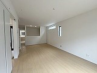 家族が一番集まる場所だから広々としつつも素敵な空間であって欲しい。みんながくつろぐリビングからキッチンまでが一つの空間のように繋がる間取り。 