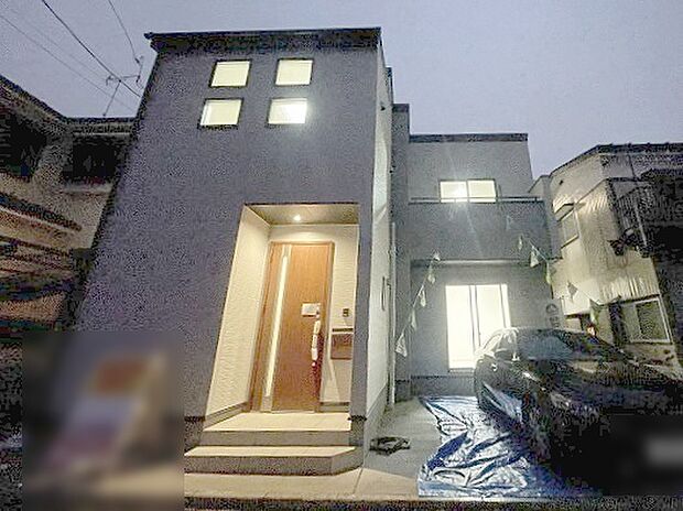 周辺の街並みの中で適度な主張、生活に溶け込むシンプルなデザインの外観が魅力の一戸建です。