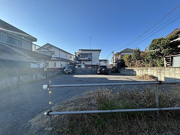 周辺は住宅が建ち並ぶ閑静な住宅街です。
