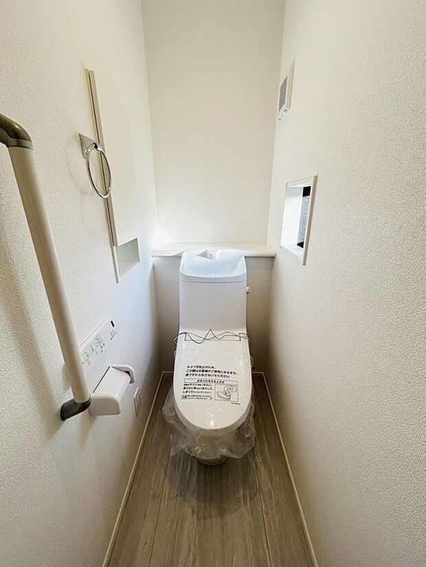 トイレにはウォシュレット機能を標準装備。