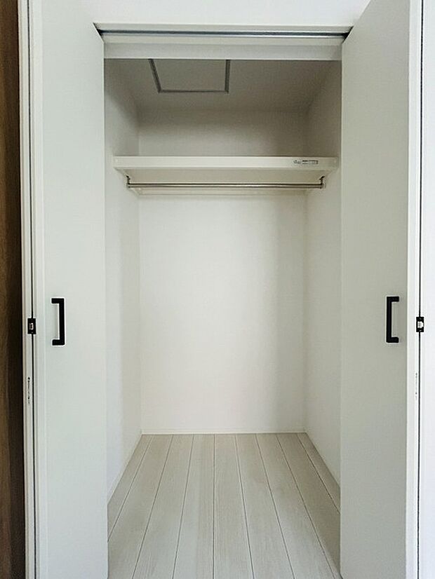 各お部屋に収納が設置されています。 