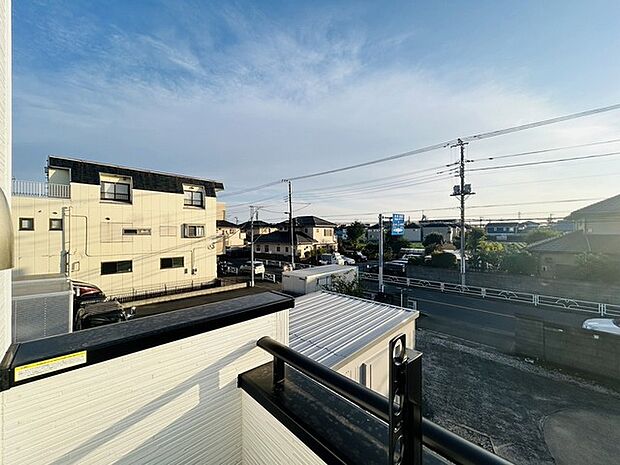 窓からの眺望です。実際に現地で眺望もご確認ください。 