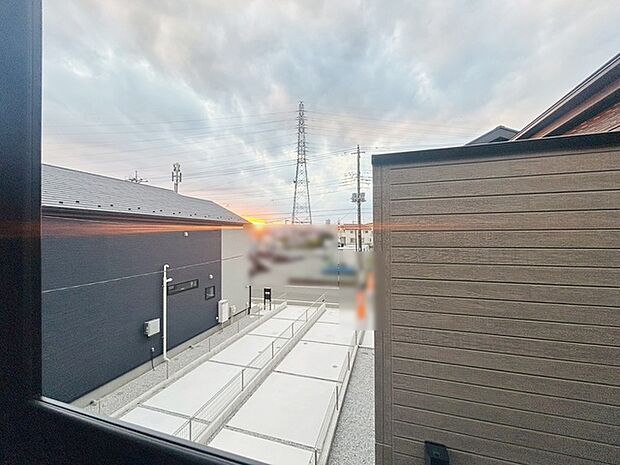 窓からの眺望です。実際に現地で眺望もご確認ください。