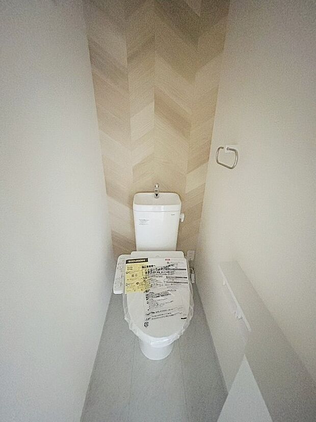 トイレにはウォシュレット機能を標準装備。 