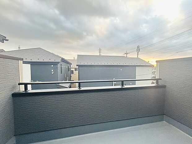 窓からの眺望です。実際に現地で眺望もご確認ください。 