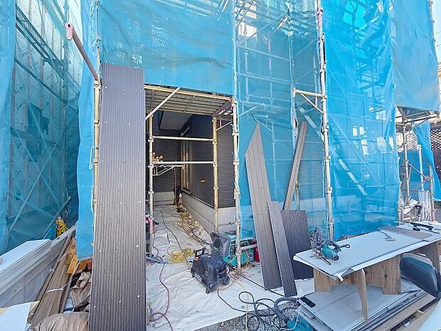 現在建物を建築中です、建築中の物件については現地確認の他、同施工会社の完成施工例のご案内、担当者のプレゼンテーションにてご検討ください。適切なご検討の方法をご説明させて頂きます。 