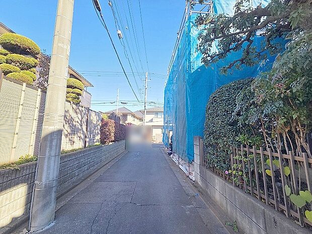安心して暮らすことのできる住宅街。　住宅地の道路は一般に交通量が少なく車などの騒音が少ないため、住民にとって静かな生活環境が提供されます。 