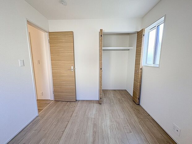 各お部屋に収納が設置されています。 