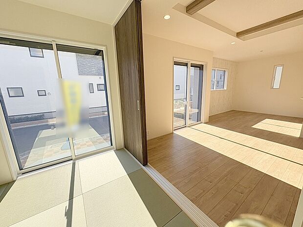 家族が一番集まる場所だから広々としつつも素敵な空間であって欲しい。みんながくつろぐリビングからキッチンまでが一つの空間のように繋がる間取り。