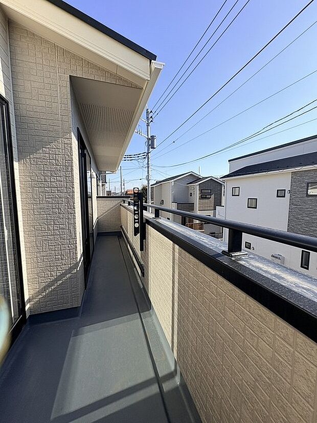 季節の変化や天気の良い日には、バルコニーでの時間が心地よく、気分をリフレッシュさせることができます。