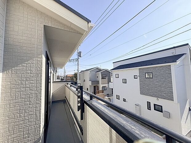 窓からの眺望です。実際に現地で眺望もご確認ください。