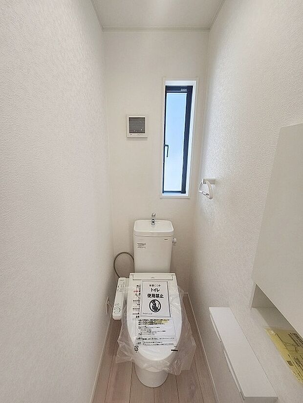 トイレにはウォシュレット機能を標準装備。 