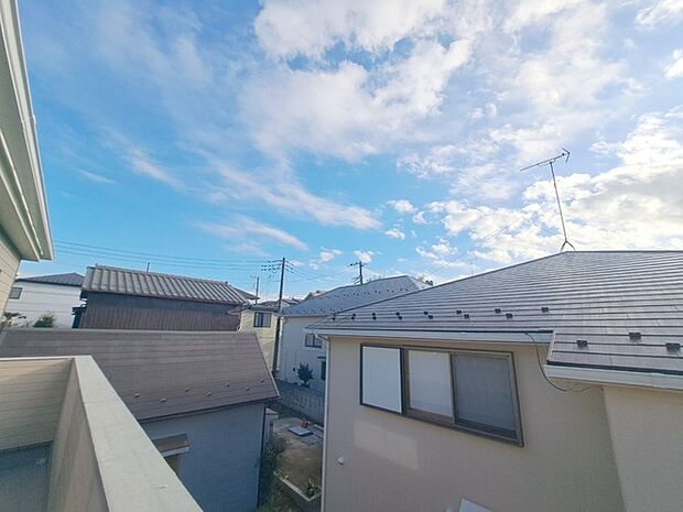 窓からの眺望です。実際に現地で眺望もご確認ください。 