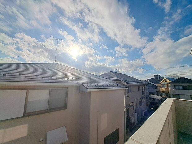 窓からの眺望です。実際に現地で眺望もご確認ください。 
